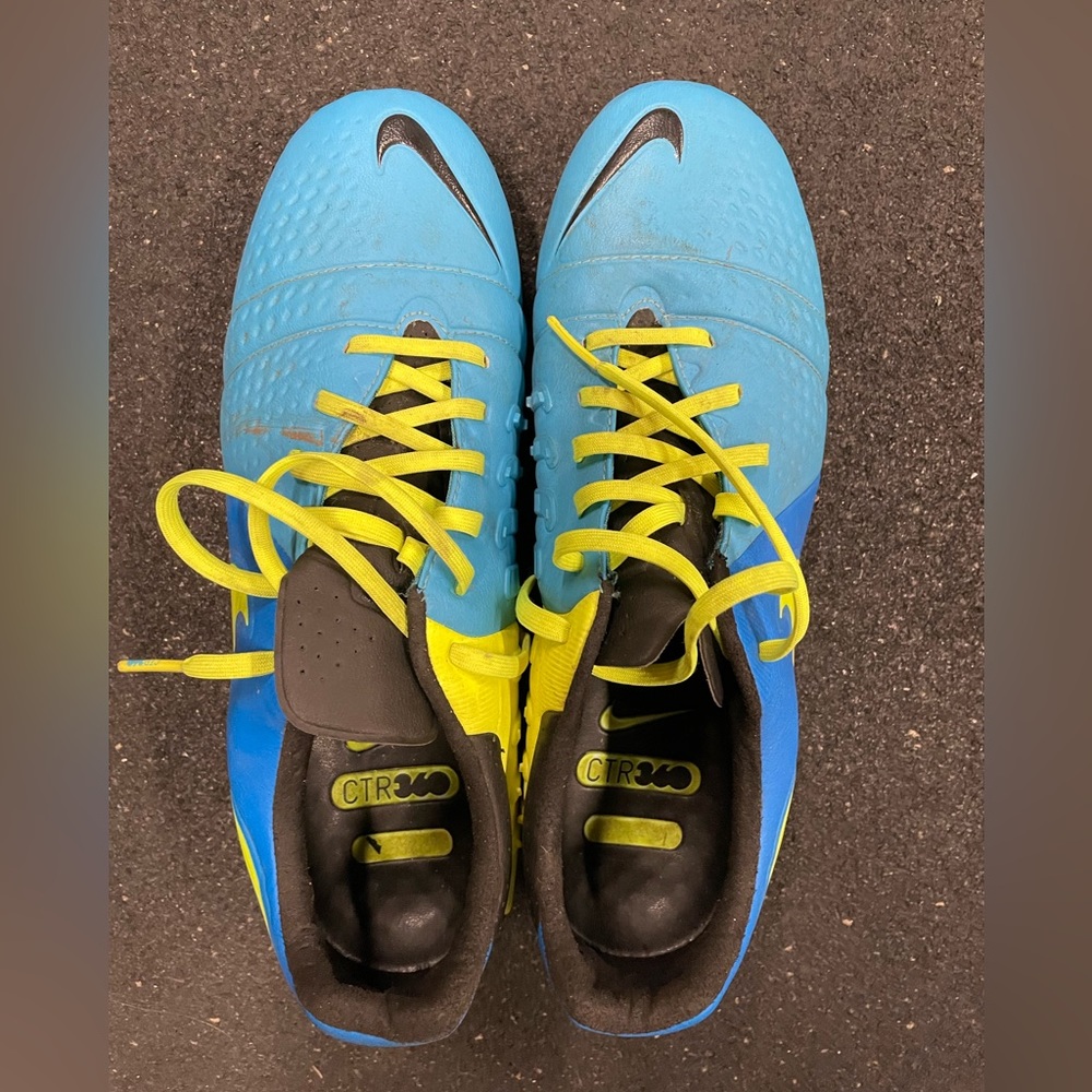 Nike men’s soccer cleats